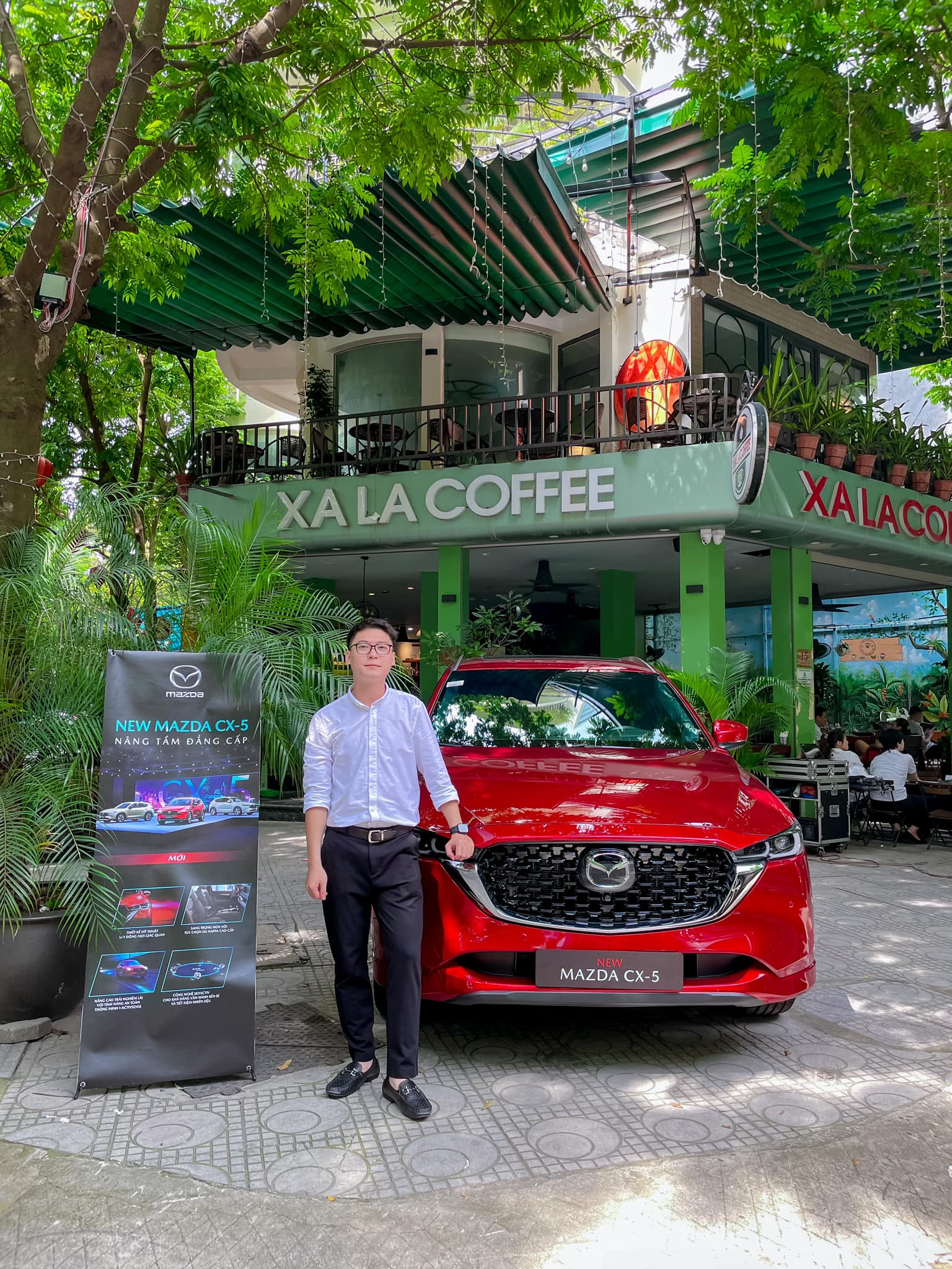 Khách hàng lái thử Mazda tại Hà Nội